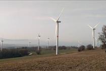 Die Aussicht auf das Lausitzer Gebirge wird vom Windpark beeinträchtigt (Wetzwalde / Václavice) (19 kB)